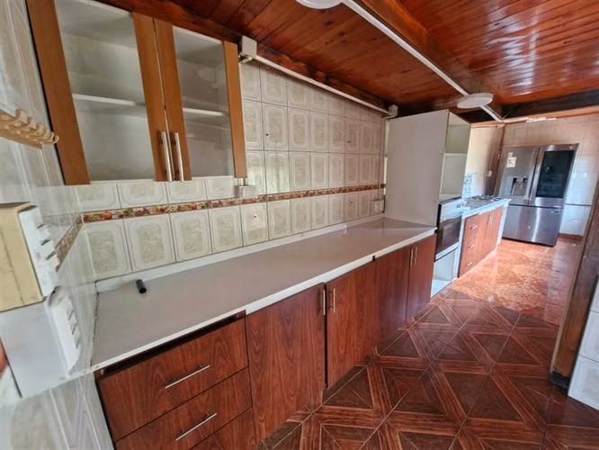 Casa en Venta 4D + 3B + 2E frente a Plaza Padre Hurtado - Imagen 8