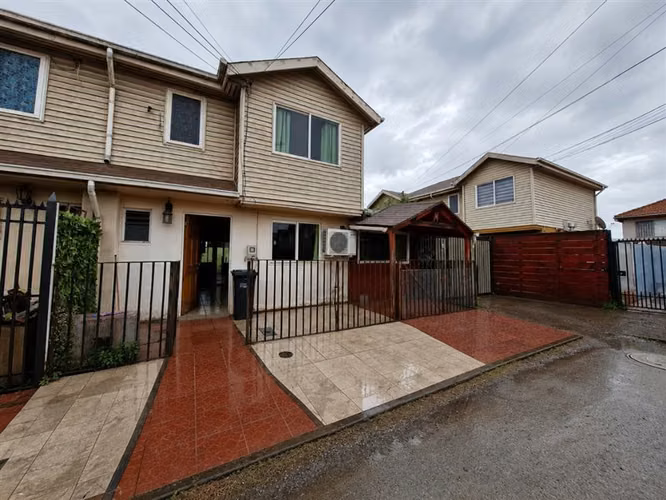 Casa en Venta 4D + 3B + 2E frente a Plaza Padre Hurtado