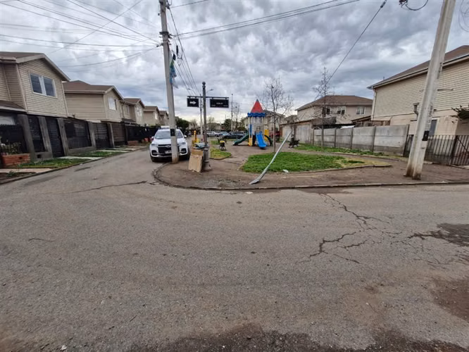 Casa en Venta 4D + 3B + 2E frente a Plaza Padre Hurtado