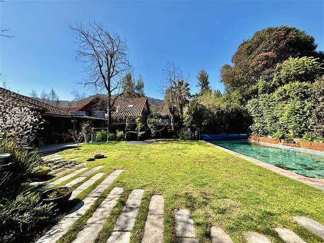 Venta de casa 4D 4B cerca Santiago College Lo Barnechea