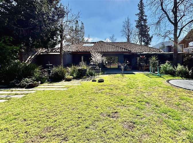 Venta de casa 4D 4B cerca Santiago College Lo Barnechea