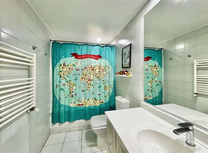 Venta de casa 4D 4B cerca Santiago College Lo Barnechea