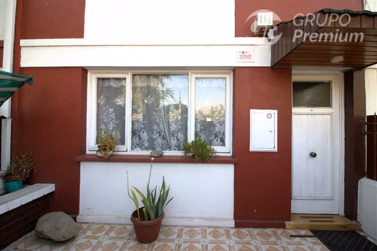 Casa en venta en La Cisterna Av El Parrón con 3D 1B 1E Patio