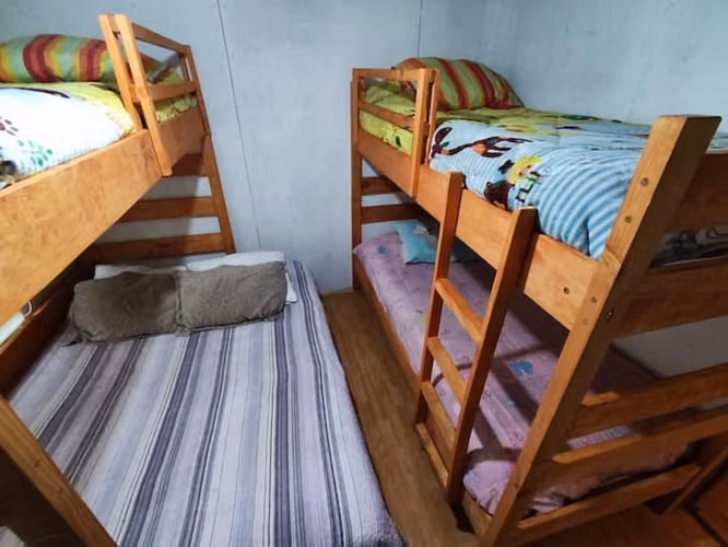 Vendo terreno con cabaña en Recinto, totalmente equipada, cesión de derechos.