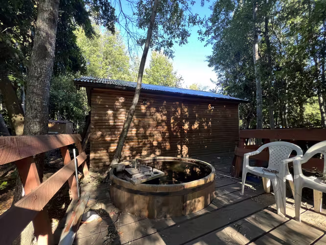 Vendo terreno con cabaña en Recinto, totalmente equipada, cesión de derechos.