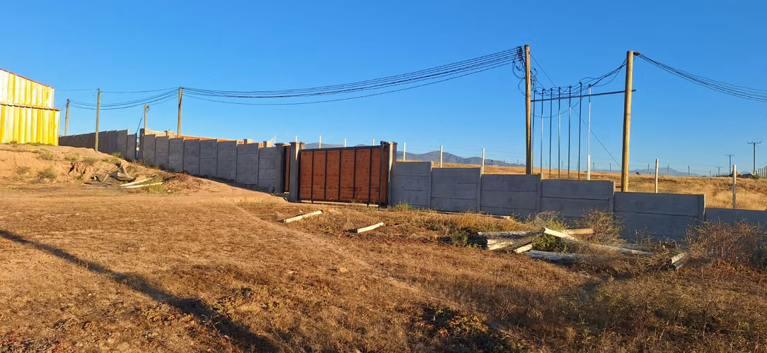 SE ARRIENDA TERRENO DE 2.500 M2 APROXIMADO