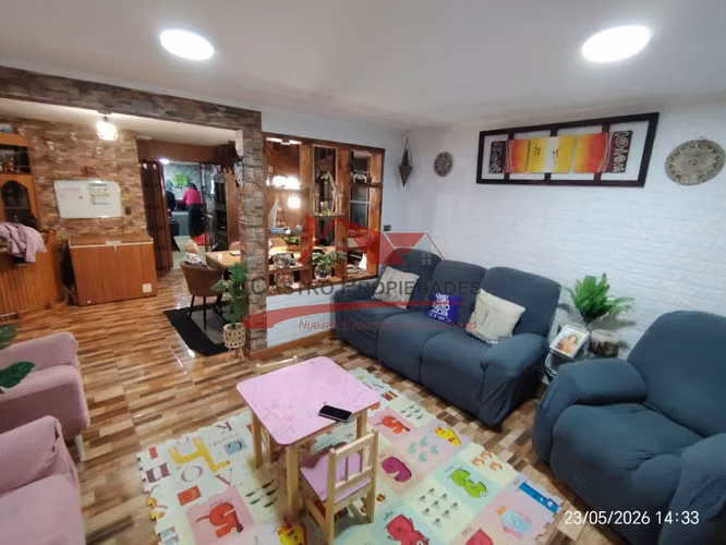 Hermosa Casa Esquina de Dos Pisos, 4 Dormitorios, 2 Baños, Quilicura. - Imagen 2