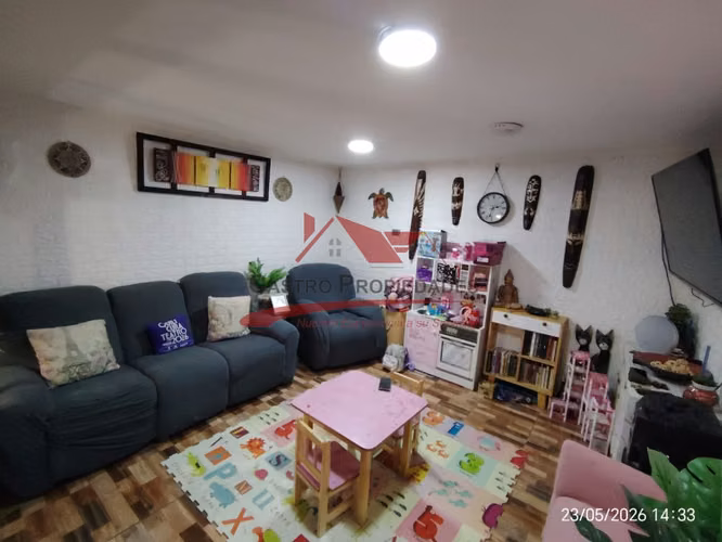 Hermosa Casa Esquina de Dos Pisos, 4 Dormitorios, 2 Baños, Quilicura. - Imagen 3