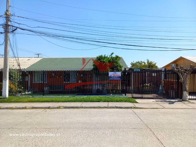 Hermosa Casa de Un Piso con 4 Dormitorios, 2 Baños, Quilicura.