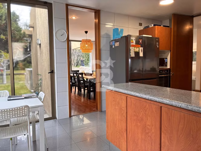 Venta o Arriendo, casa 6 dorm. Condominio Los Bravos