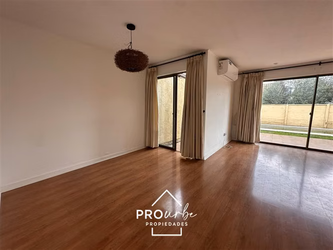 Hermosa casa Condominio sector Quebrada de Macul 4D/3B