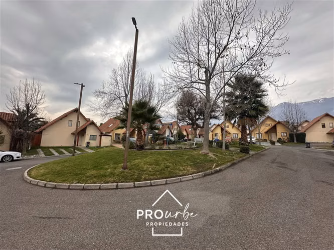 Hermosa casa Condominio sector Quebrada de Macul 4D/3B