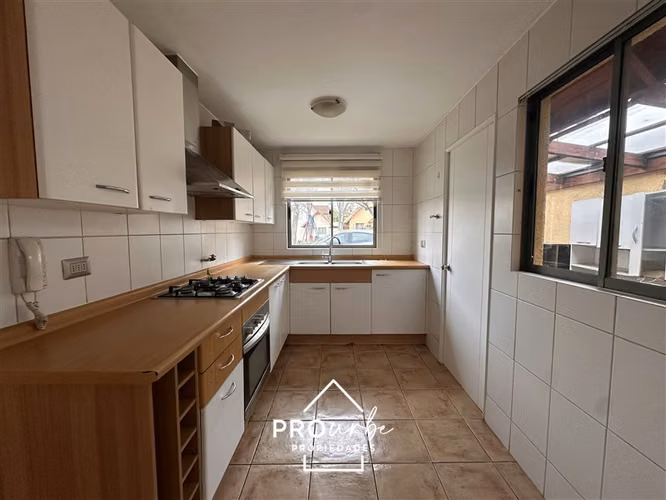 Hermosa casa Condominio sector Quebrada de Macul 4D/3B