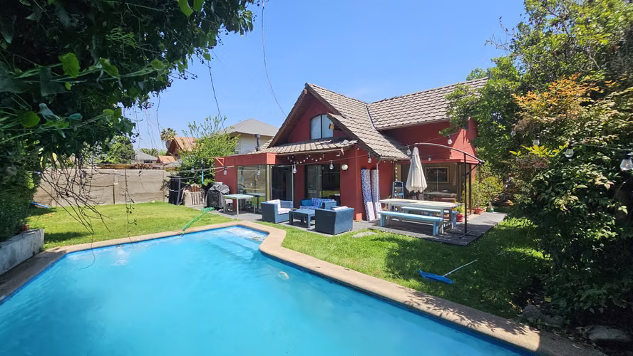 BAJÓ DE PRECIO, 5D, PISCINA Y GRAN PATIO EN CASAGRANDE