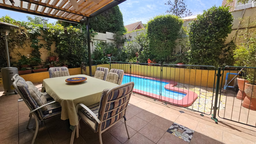 AMPLIA CASA EN ARRIENDO 5 DORMITORIOS PISCINA EN PEÑALOLEN