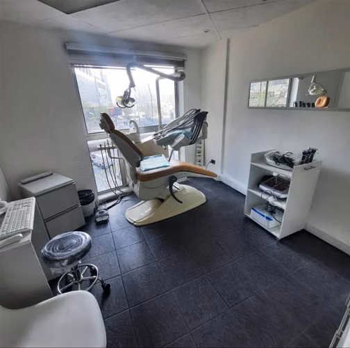 VENTA DERECHOS CLINICA DENTAL 5 BOX TOBALABA 110m2