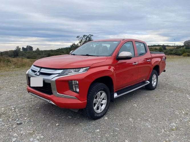 Vendó Camioneta Mitsubishi L200 Katana CRT 4x4 Diésel