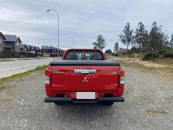 Vendó Camioneta Mitsubishi L200 Katana CRT 4x4 Diésel