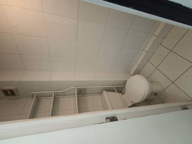 Destacado Local Comercial de 4 Pisos en Pleno Patronato – Recoleta