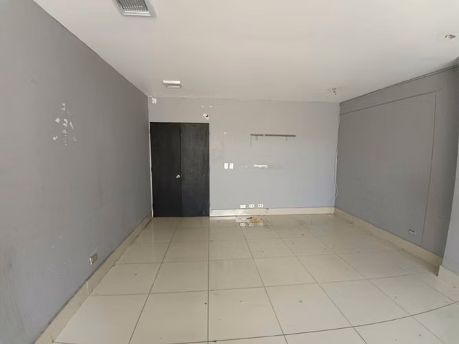 Destacado Local Comercial de 4 Pisos en Pleno Patronato – Recoleta