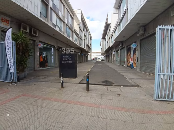 Destacado Local Comercial de 4 Pisos en Pleno Patronato – Recoleta