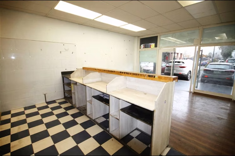 LOCAL COMERCIAL Av. Consistorial // Av. Los Presidentes