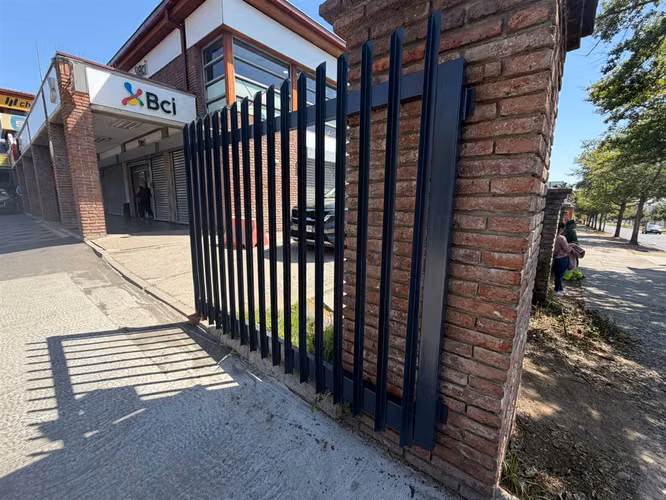 LOCAL COMERCIAL Av. Consistorial // Av. Los Presidentes