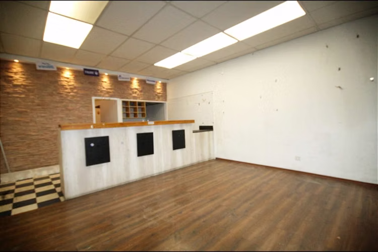 LOCAL COMERCIAL Av. Consistorial // Av. Los Presidentes