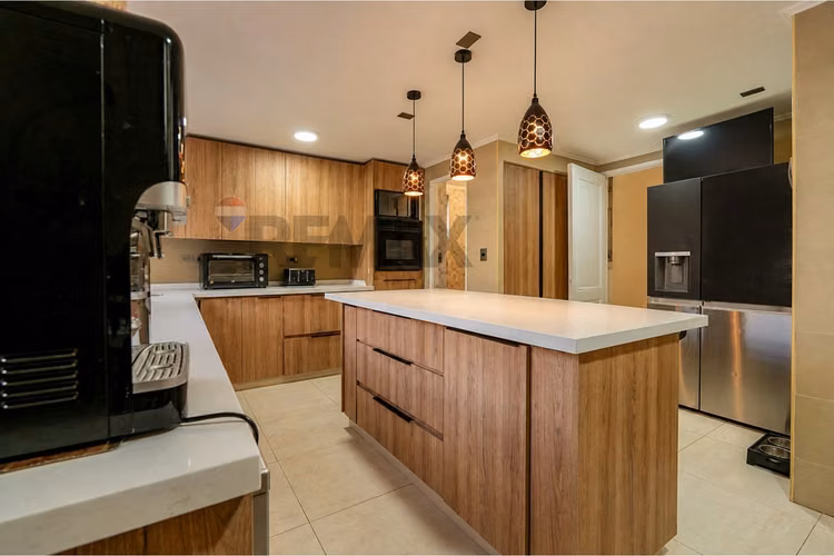 Condominio 544 mts2 / 174 mts2, reina alta