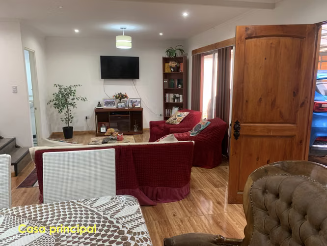 PROPIEDAD CON 2 CASAS, 6 DORM, 4 B, 900M METRO PUDAHUEL