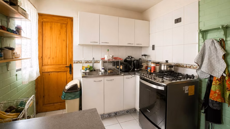 VENTA HERMOSA CASA EN AVENIDA, ESTACIONAMIENTO Y PATIO