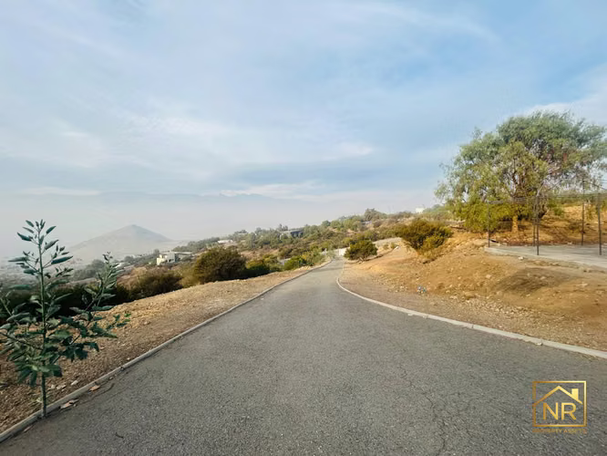 EXCLUSIVA CASA DE DISEÑO EN CHICUREO CON VISTAS PANORÁMICAS