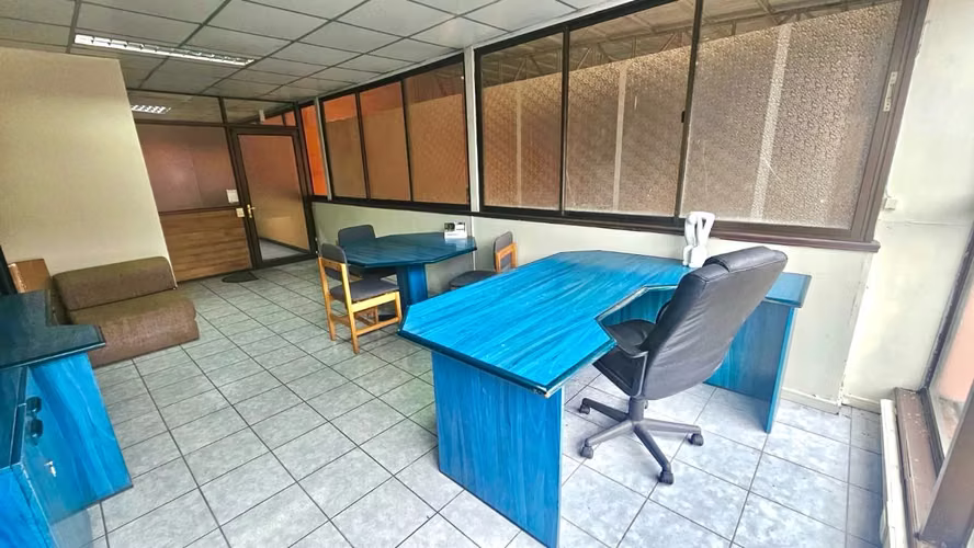 OFICINAS EN PLENO CENTRO A UNA CUADRA  DE PLAZA DE VALDIVIA - Imagen 15