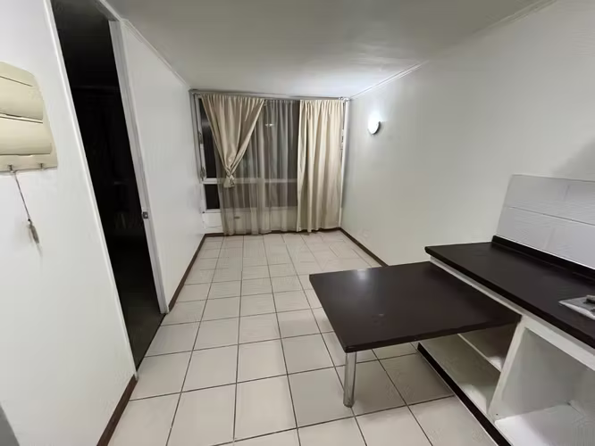 Depto 1D/1B piso 13, sin amoblar, a pasos de Metro Las Rejas – disponible ya