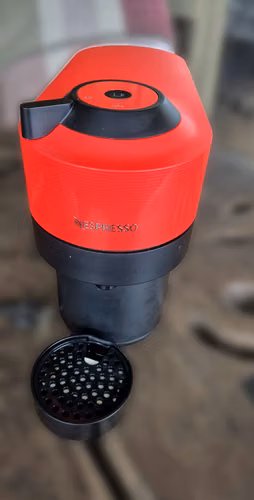 Cafetera Nespresso Vertuo Pop Roja - Casi Nueva