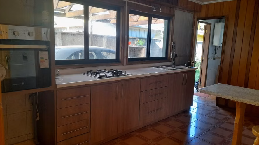 VENDO AMPLIA CASA CON 800 M2 TERRENO SECTOR KRAHMER - Imagen 9