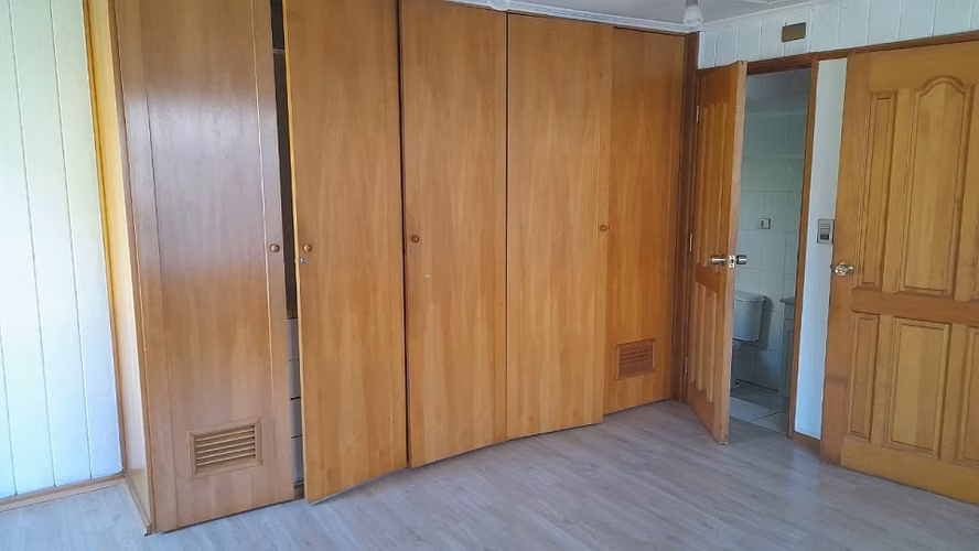 VENDO AMPLIA CASA CON 800 M2 TERRENO SECTOR KRAHMER - Imagen 14