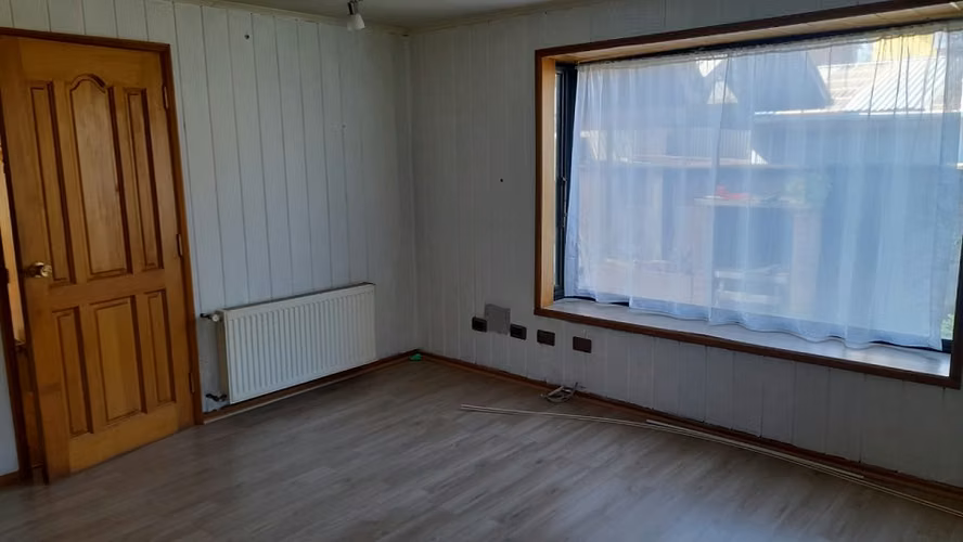 VENDO AMPLIA CASA CON 800 M2 TERRENO SECTOR KRAHMER - Imagen 12