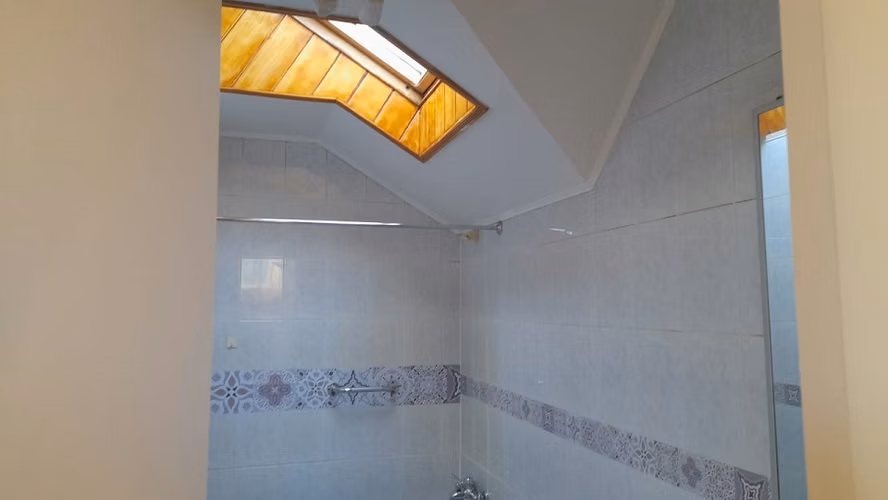 VENDO AMPLIA CASA CON 800 M2 TERRENO SECTOR KRAHMER - Imagen 20
