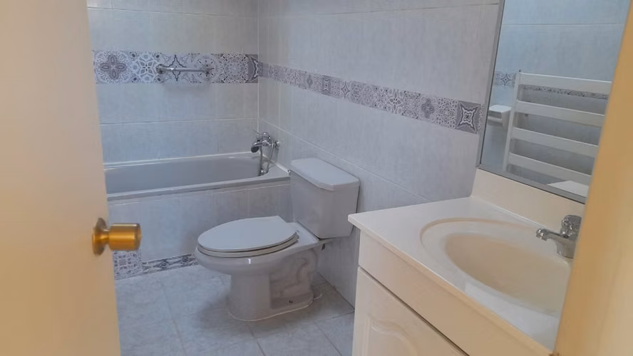 VENDO AMPLIA CASA CON 800 M2 TERRENO SECTOR KRAHMER - Imagen 21