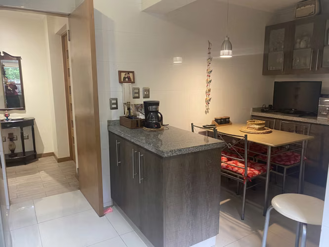 Se vende amplia casa en Isla teja