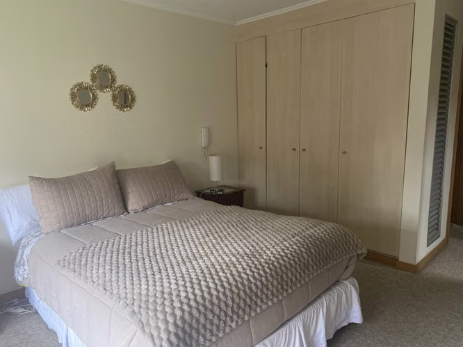 Se vende amplia casa en Isla teja