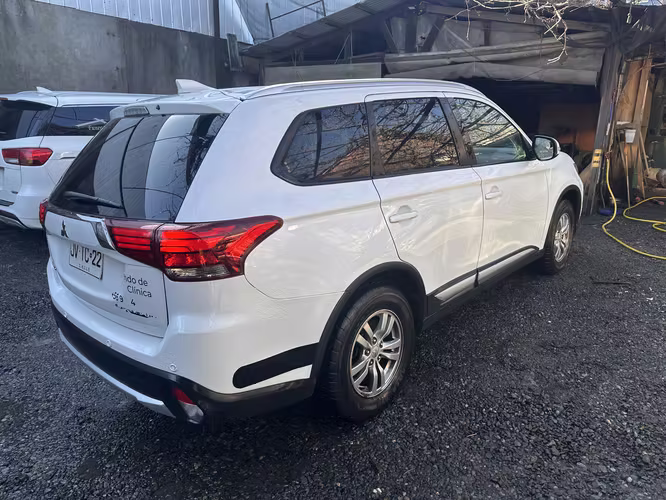 Mitsubishi Outlander 2.0 MT 2017