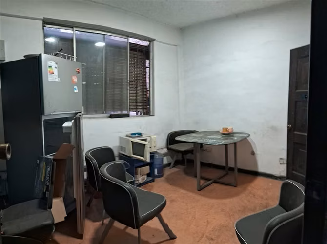 ARRIENDO GALPÓN PARA TALLERES 600M2 DORSAL-RECOLETA