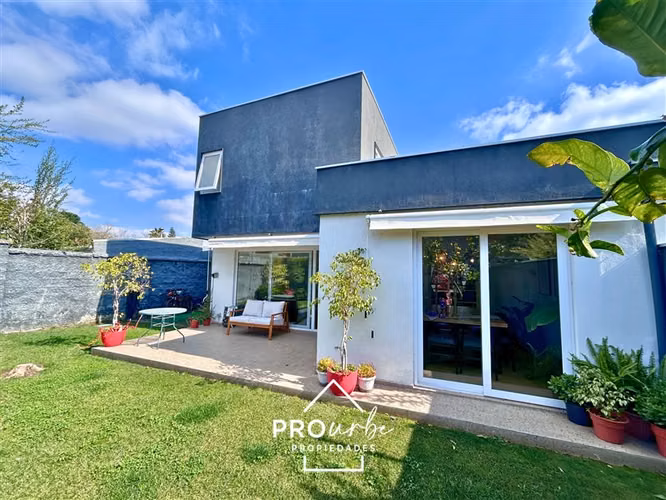 Casa en venta de 3 dorm. en Las Condes