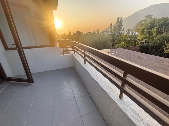 Casa 5D/4B en condominio con piscina y quincho - Chicureo