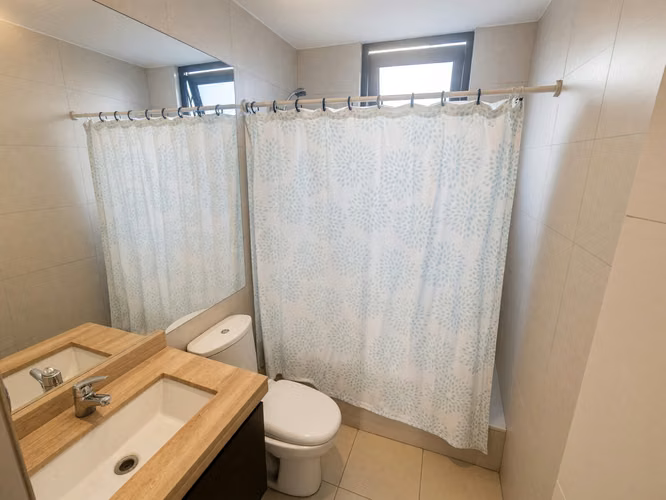 Casa 5D/4B en condominio con piscina y quincho - Chicureo