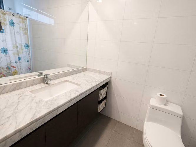 Casa 5D/4B en condominio con piscina y quincho - Chicureo