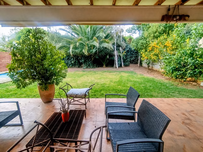Casa 5D/4B en condominio con piscina y quincho - Chicureo