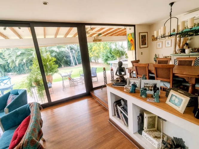Casa 5D/4B en condominio con piscina y quincho - Chicureo